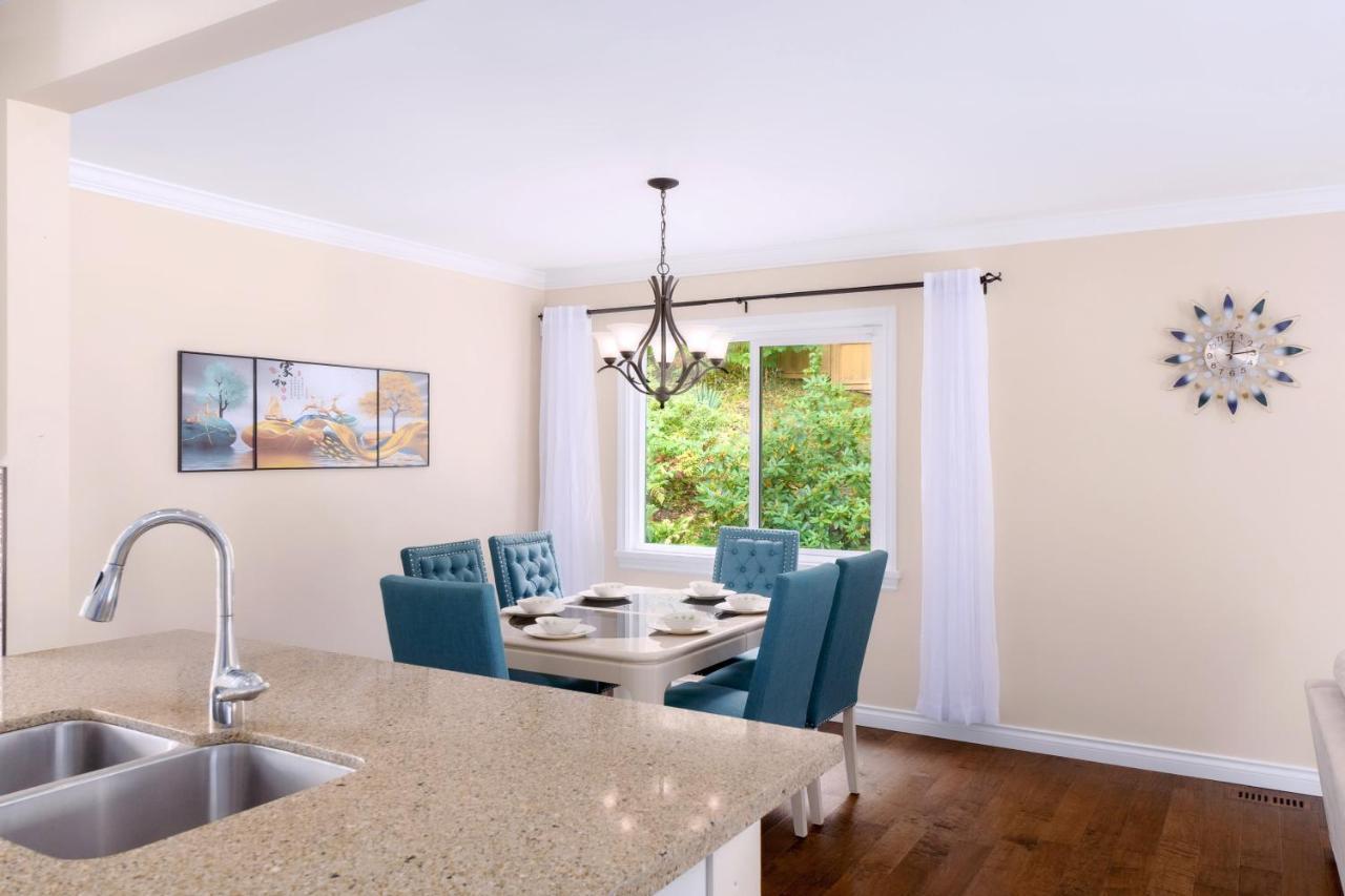 Lovely 3 Bedroom Port Moody Spacious Home 6 People Free Parking Bagian luar foto